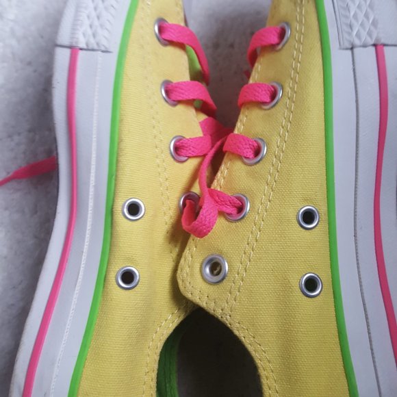 VINTAGE CONVERSE ALL STAR COLOR: BRIGHT YELLOW, GREEEN THE LACES HOT PINK. - Picture 7 of 10
